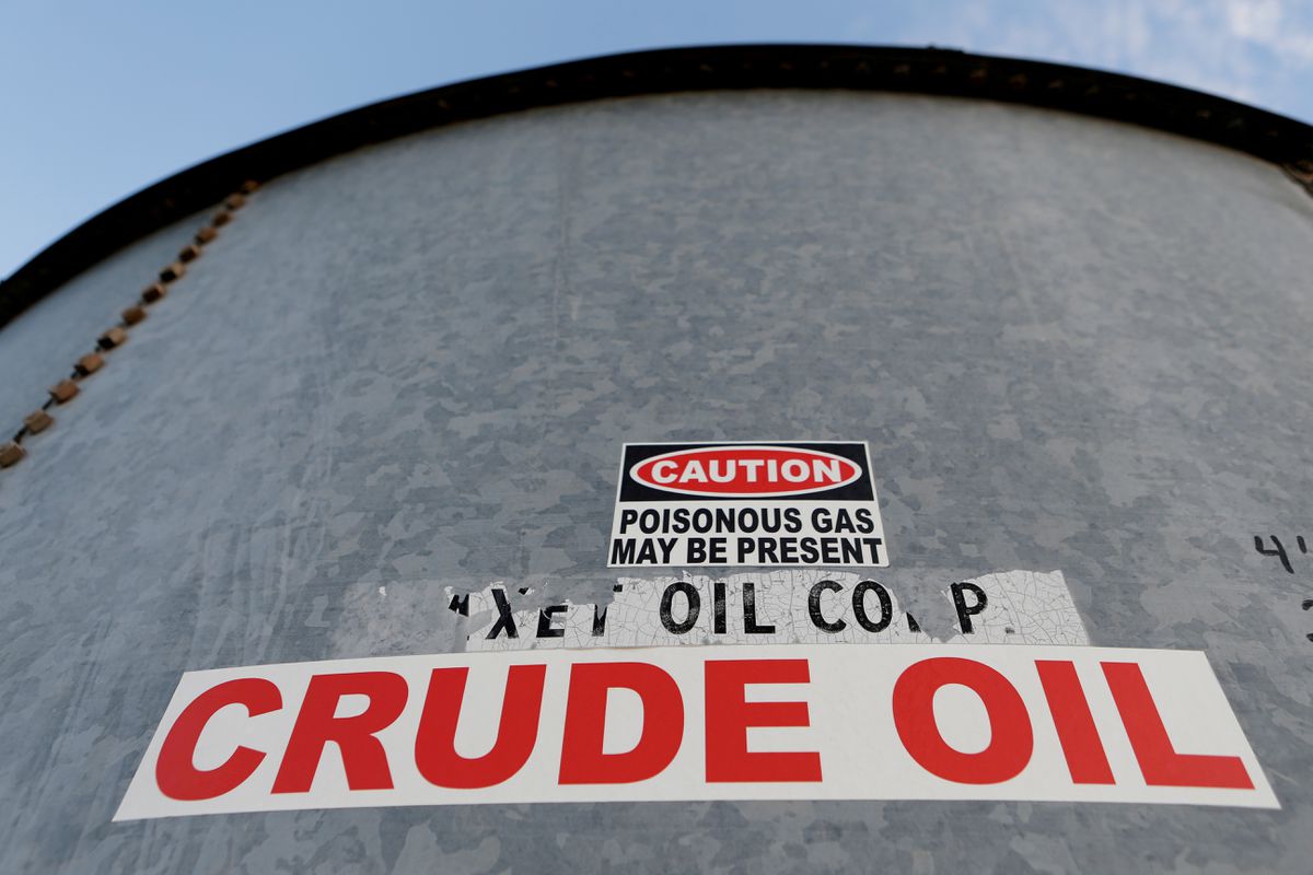 image Oil rises on demand outlook, Gulf outages