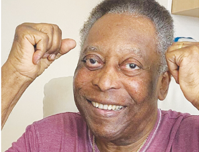 image Pele set to leave hospital after colon op, daughter says