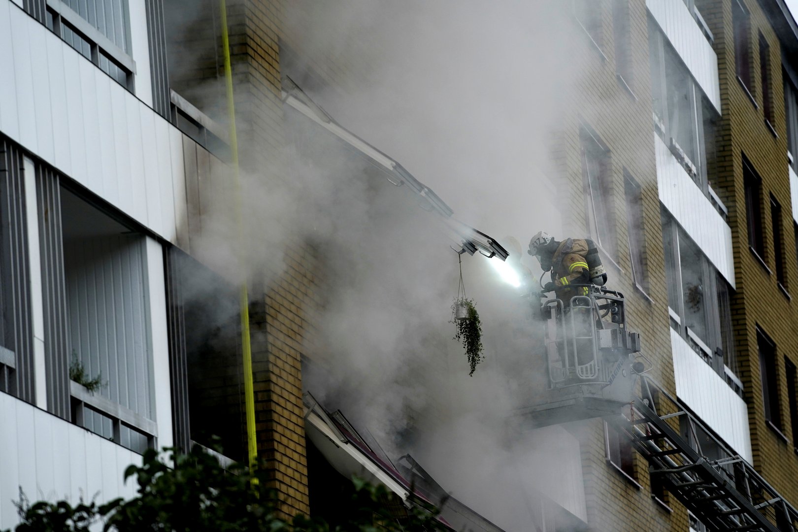 image Explosion hits building in Sweden&#8217;s Gothenburg, four seriously hurt (Update 2)