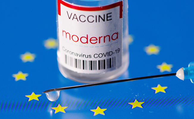 image Moderna&#8217;s &#8216;variant-adapted&#8217; Covid vaccine wins first approval in Britain