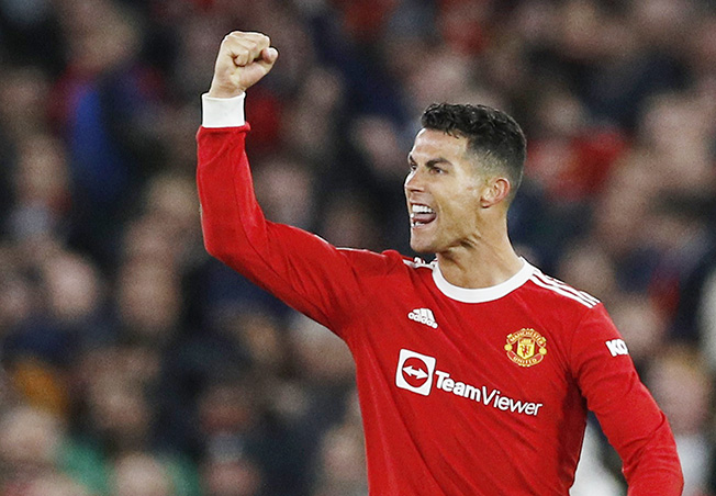 image Ronaldo header seals United comeback win over Atalanta