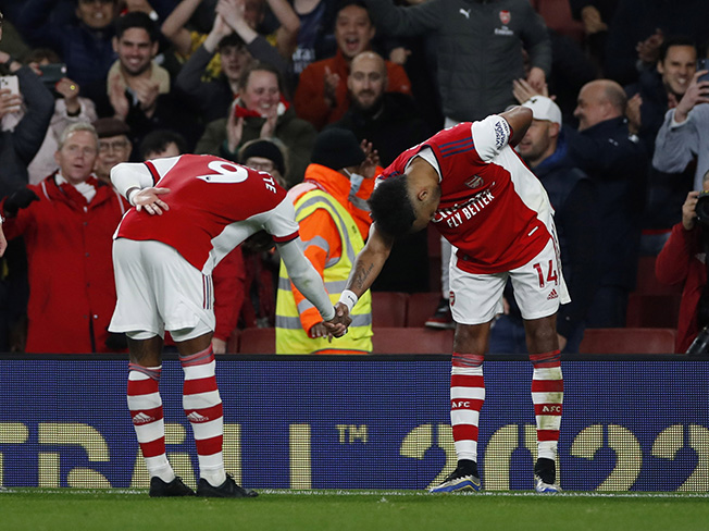 image Stylish Arsenal beat Villa 3-1