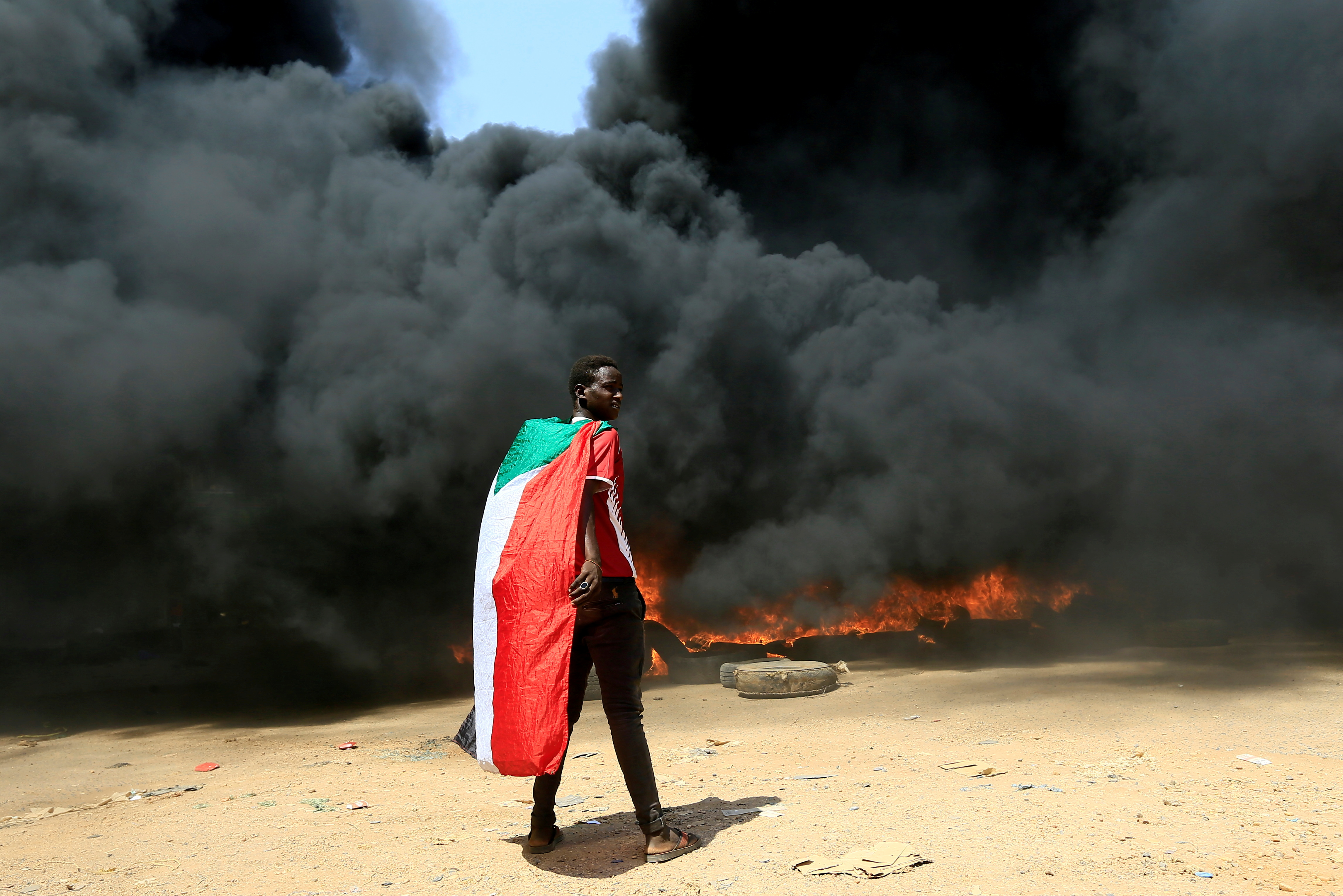 image Sudan PM, ministers detained in apparent military coup (Update 3)