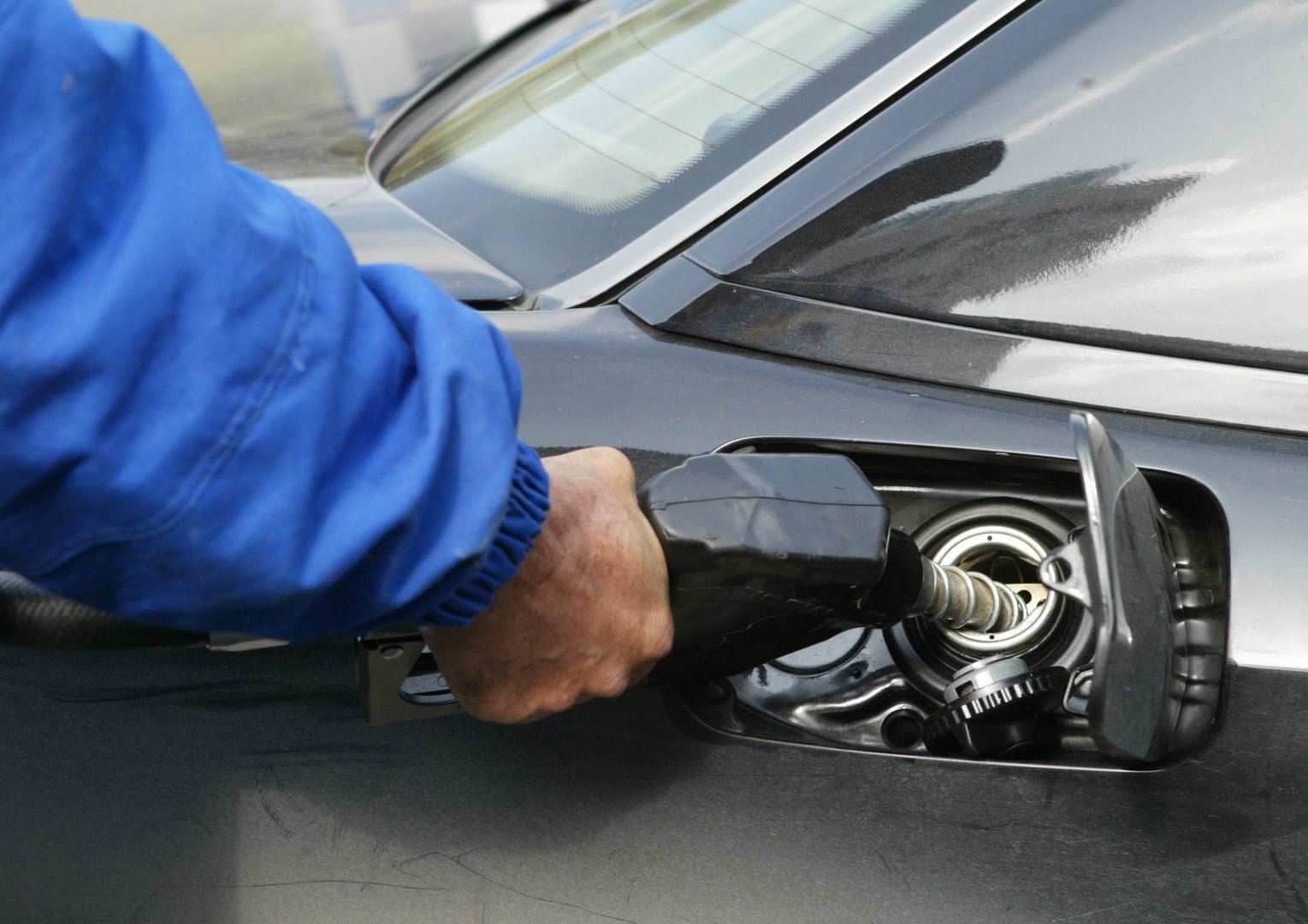 image Petrol station owners call for harsh fines on those going north for fuel