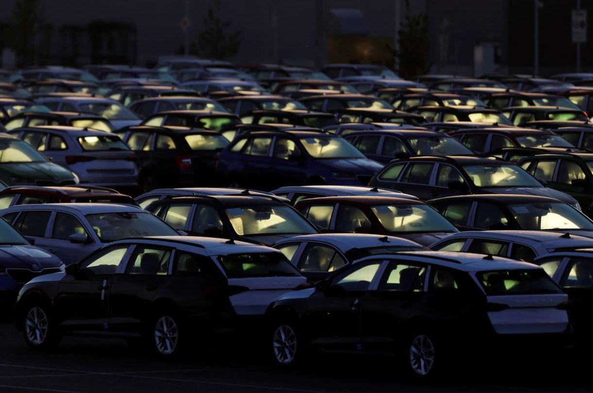 image Czech car sector to make 250,000 fewer vehicles this year due to chip shortage