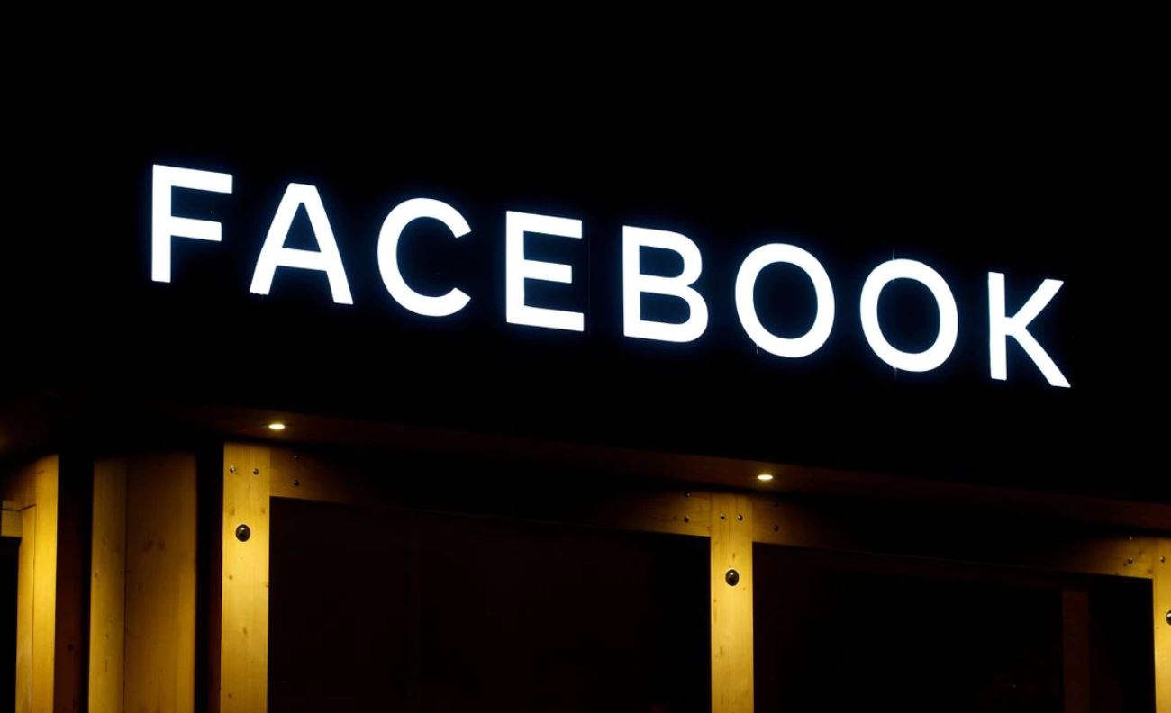 image Facebook ad revenue hurt by Apple privacy changes