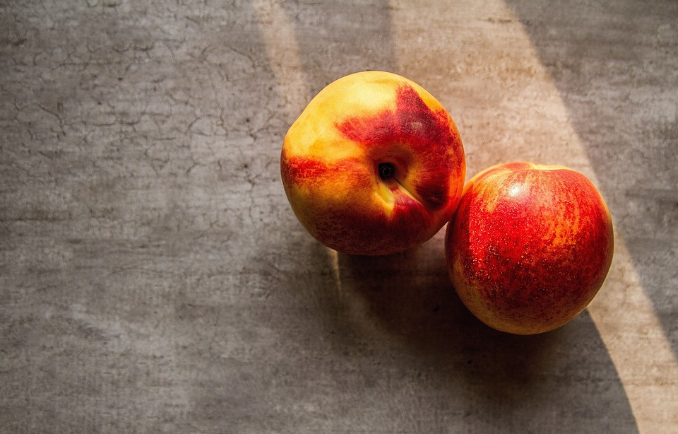 image Peaches vs nectarines