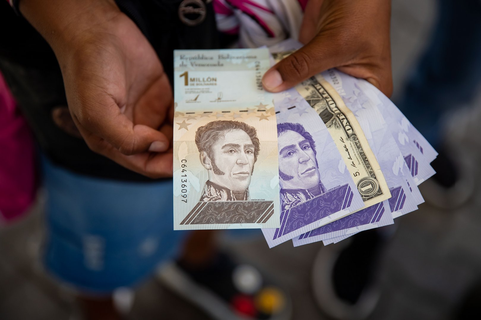 image Venezuela to subtract six zeros from currency, second overhaul in three years