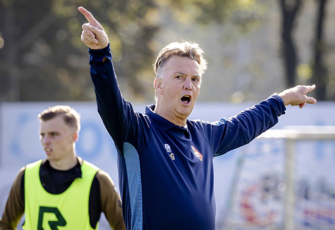 image Van Gaal and Mancini urge youngsters to get fit