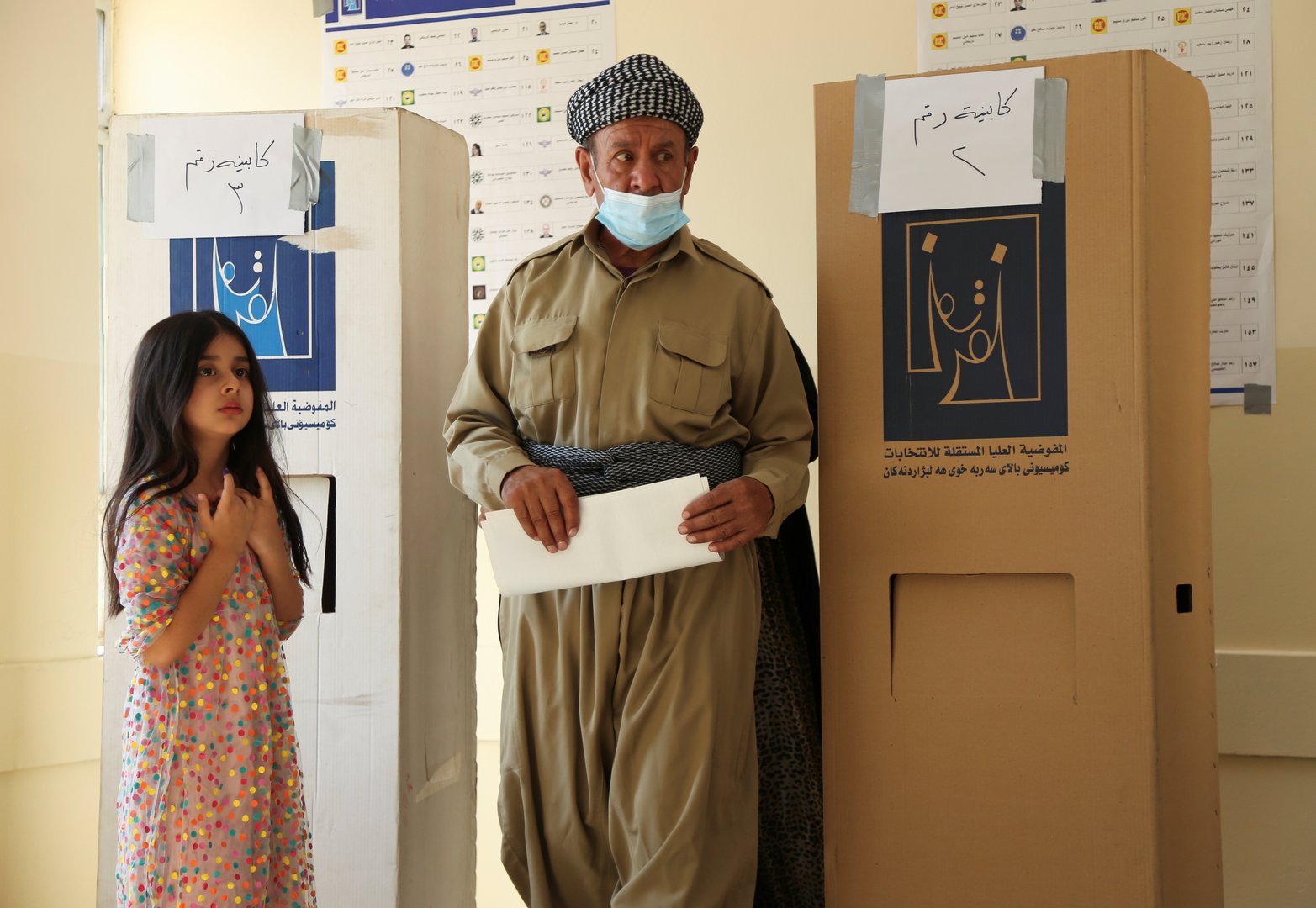 image Iraqis vote in parliamentary election as some stage boycott in test for democracy