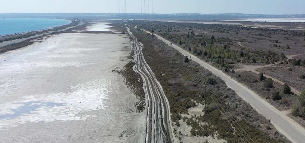 image NGO helps clean up Lady’s Mile, Akrotiri salt lake (video)