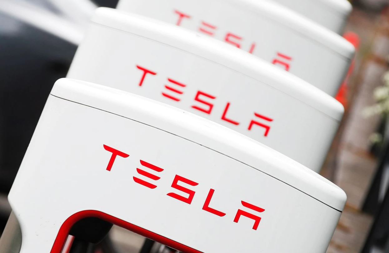 image German road traffic agency says 59,000 Tesla vehicles have software glitch