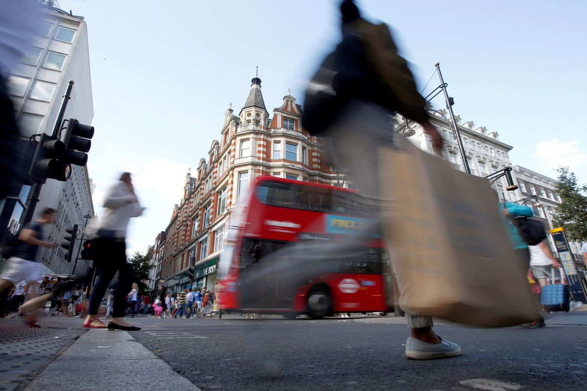 image UK consumer confidence slides as inflation worry mounts
