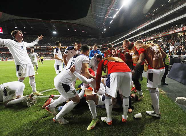 image Serbia and Spain qualify for World Cup finals