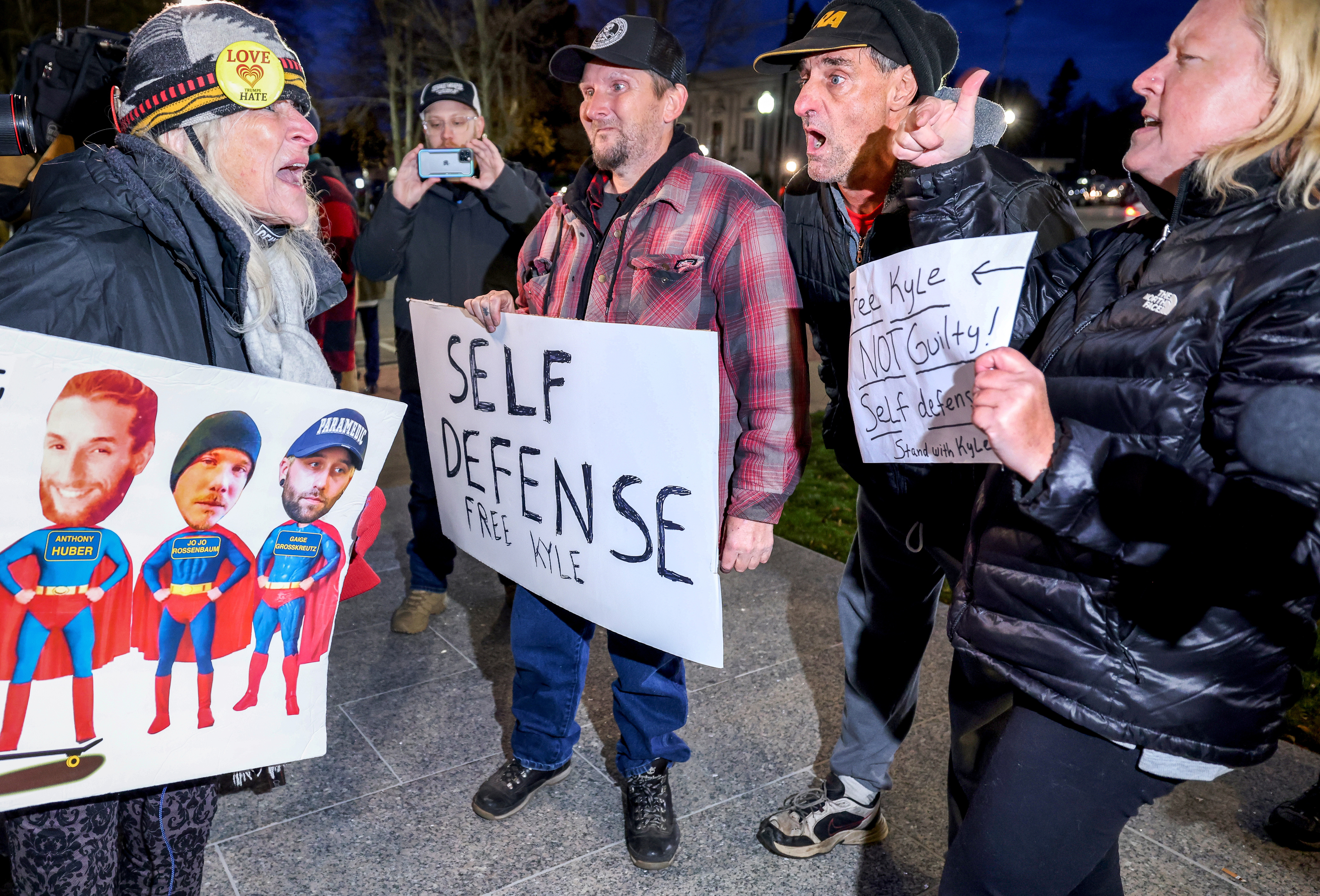 image Jury begins deliberating in Rittenhouse murder trial