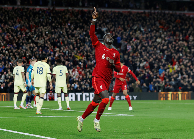 image Liverpool hammer Arsenal 4-0 to go second