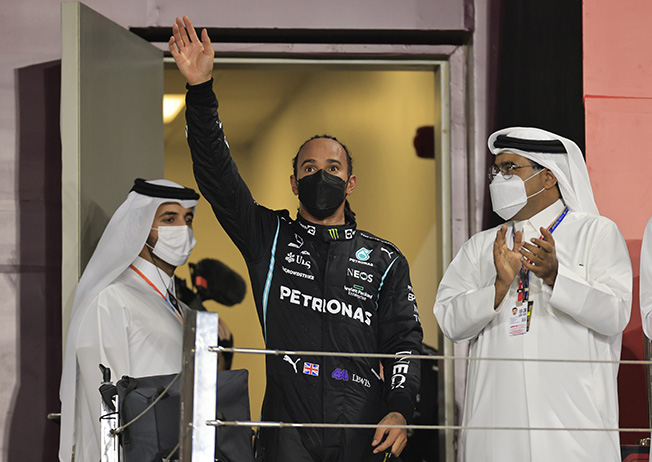 image Hamilton wins in Qatar with Verstappen second