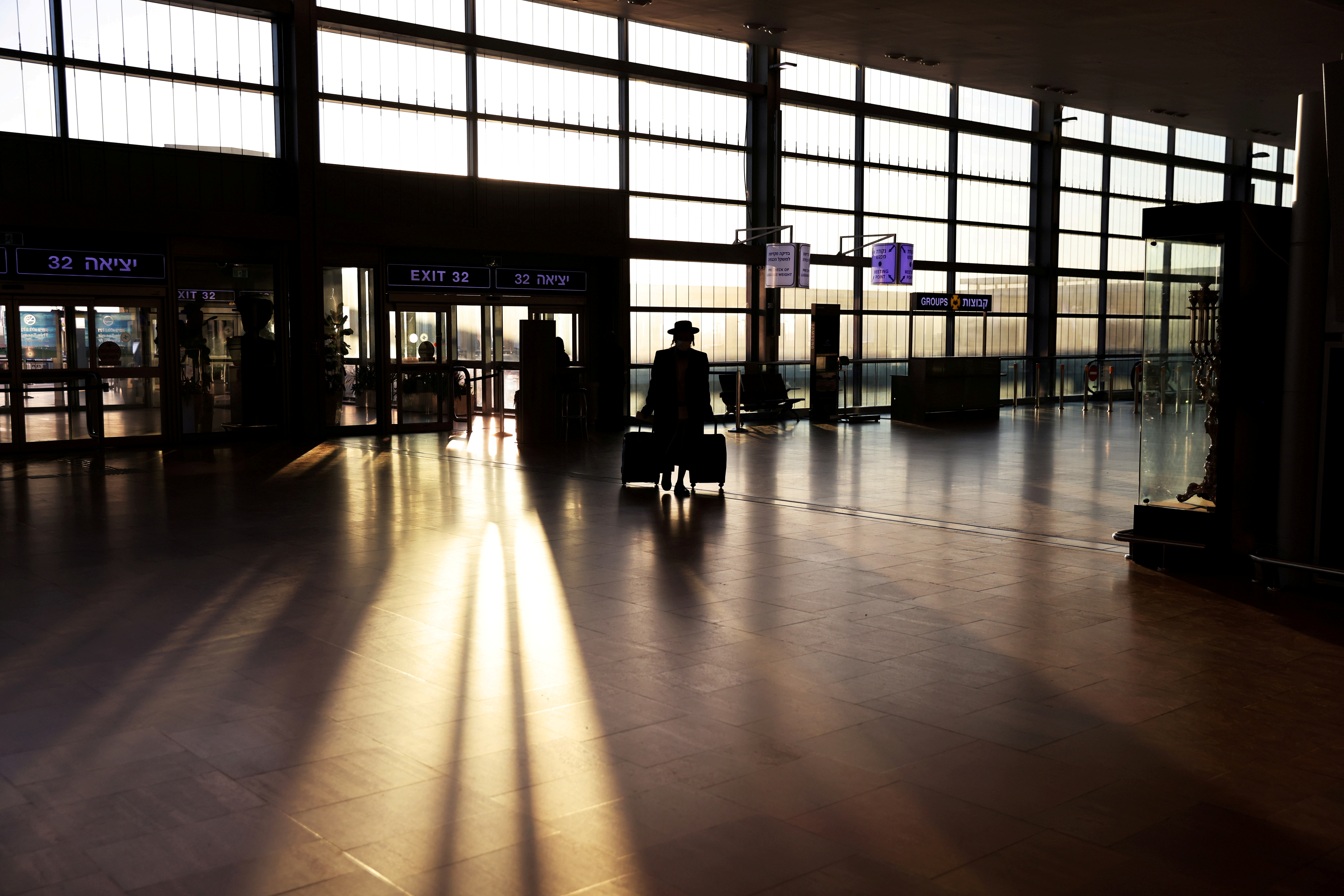image Israel to ban entry of all foreigners into the country over Omicron
