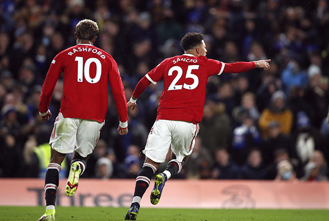 image Chelsea held by United, City brave snowstorm to beat West Ham