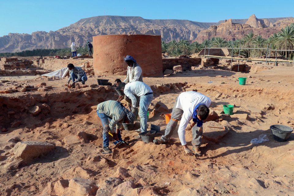 image Archaeologists in Saudi Arabia excavate forgotten kingdoms