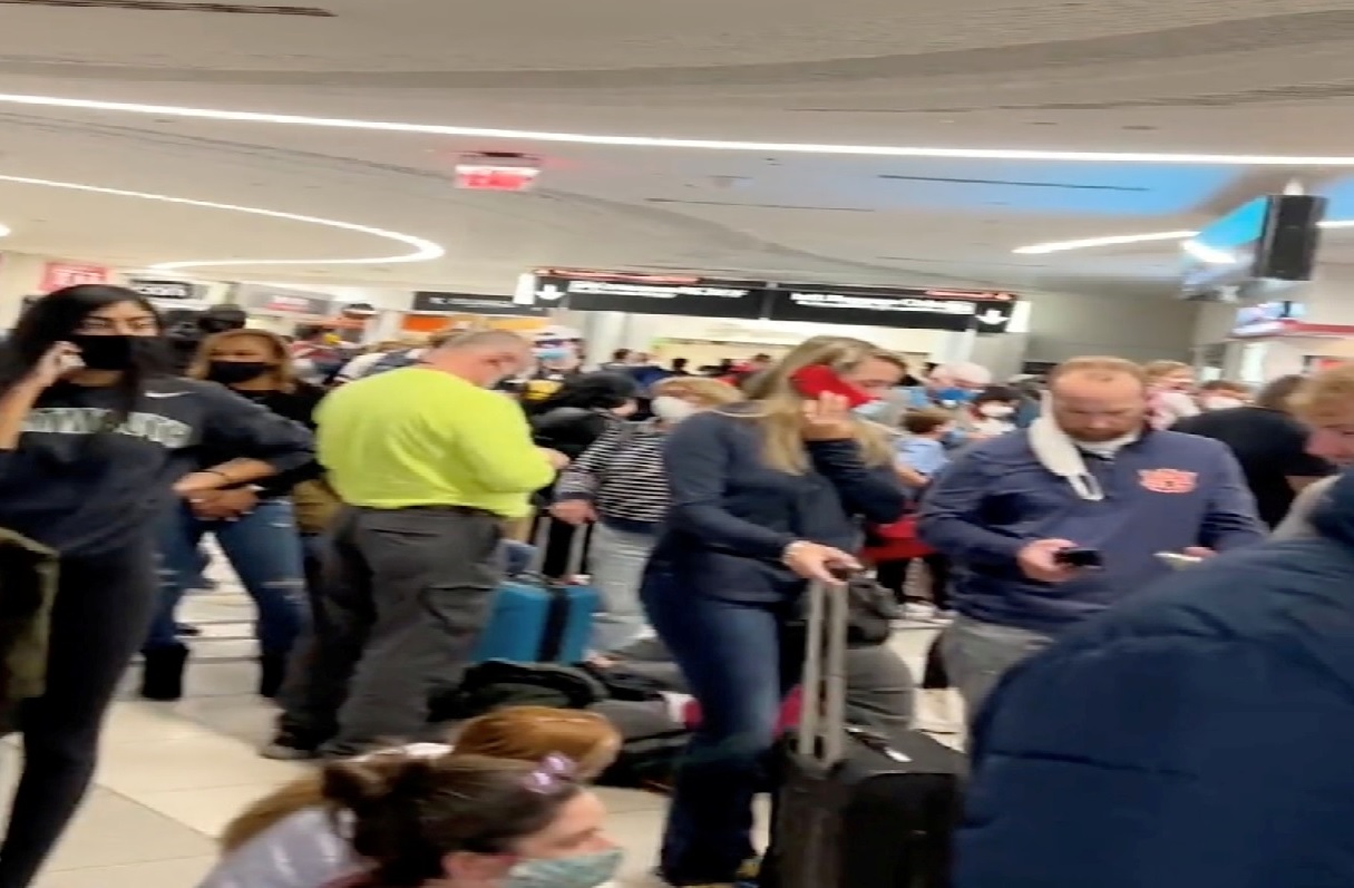 image Chaos at Atlanta airport as convicted felon&#8217;s gun goes off, 3 hurt &#8211; police