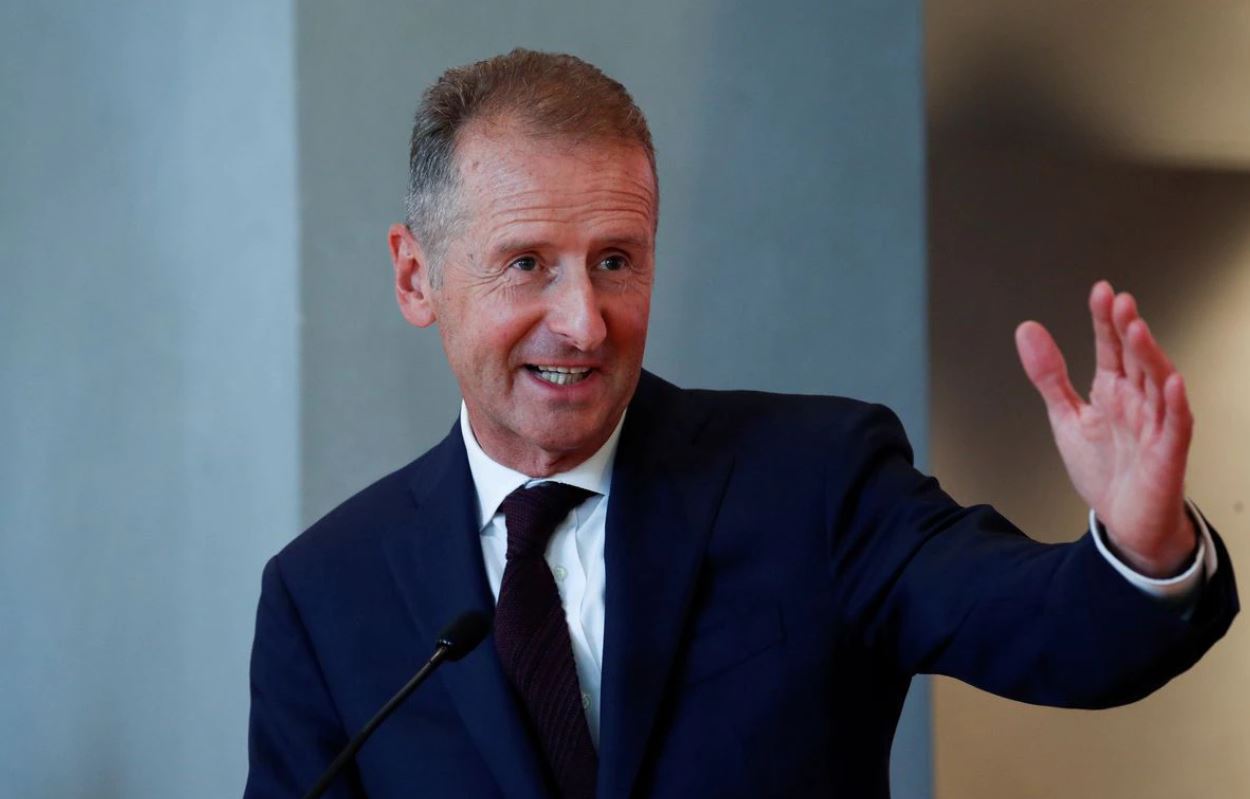 image Volkswagen CEO faces German workers as Tesla tensions flare again