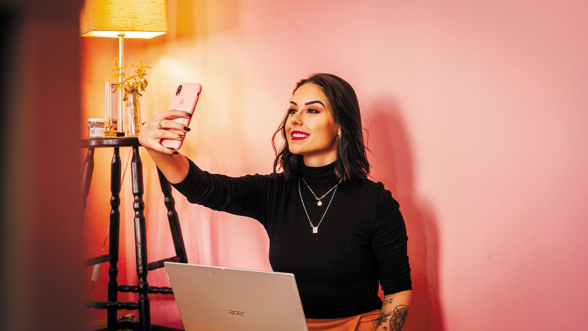 image Social media: teenage girls with perfectionist tendencies need to take extra care