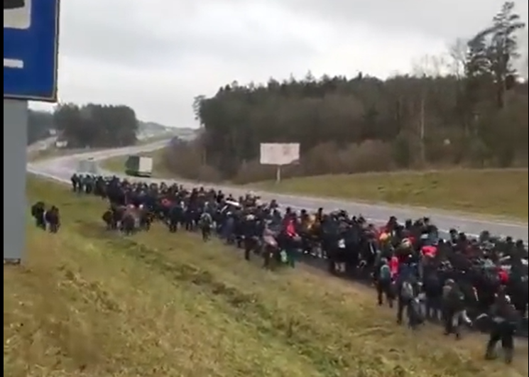 image Poland warns of further large migrant clashes on Belarus border