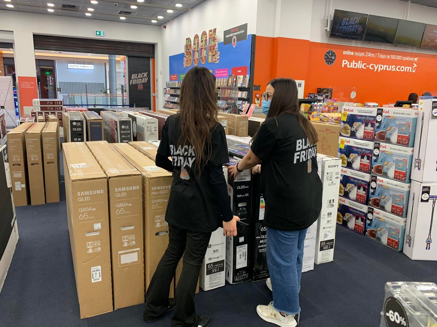 image Black Friday sales hit by supply issues and Covid measures (Updated)