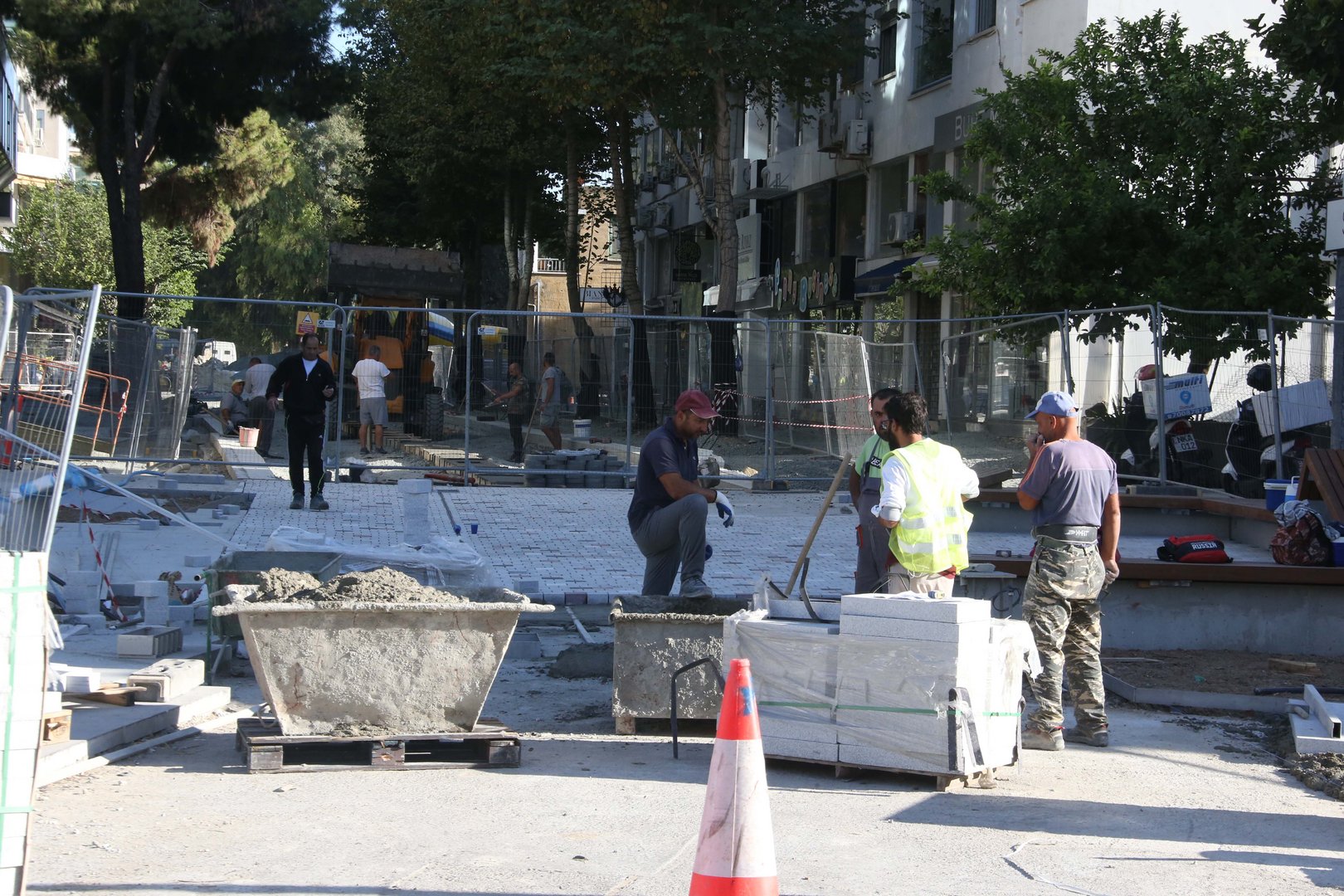 image One-way, two-way Makarios avenue?