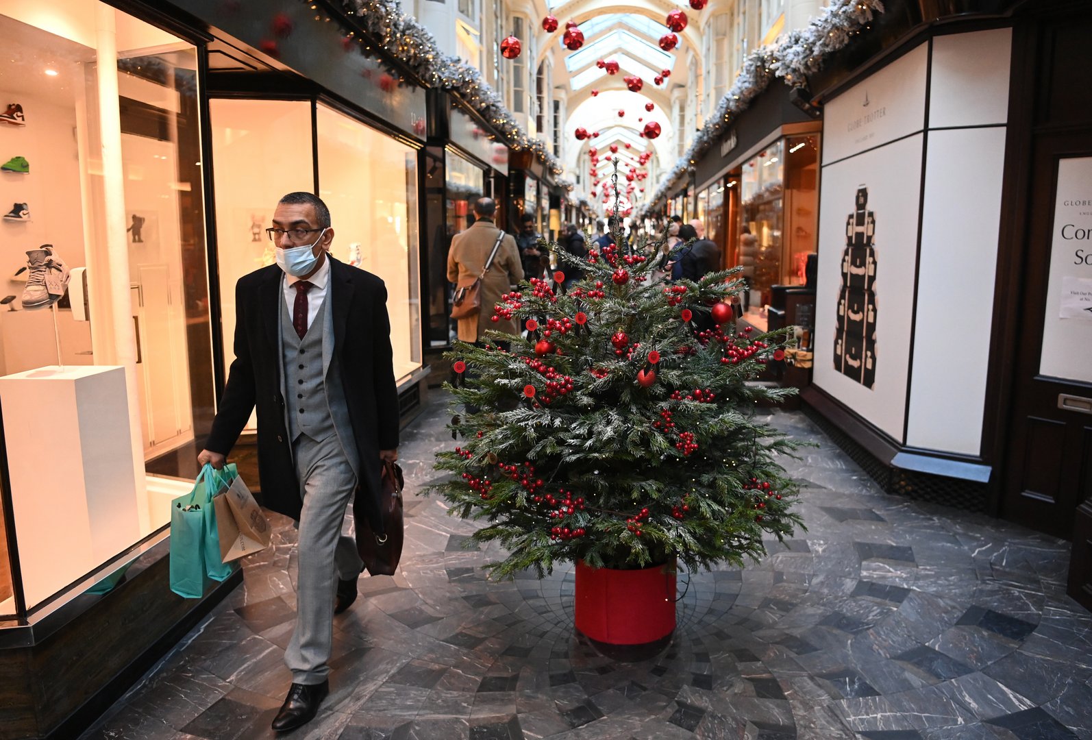 image England&#8217;s deputy chief medical officer warns of a difficult Christmas