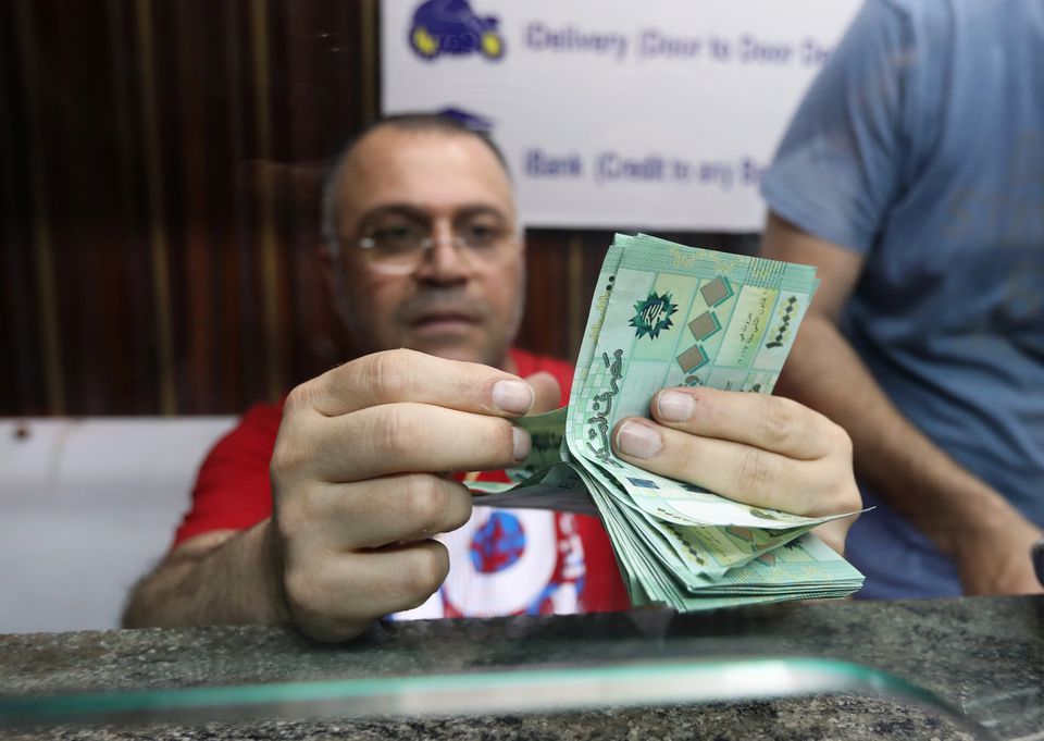 image Lebanese carry &#8216;worthless&#8217; stacks of cash after currency crash