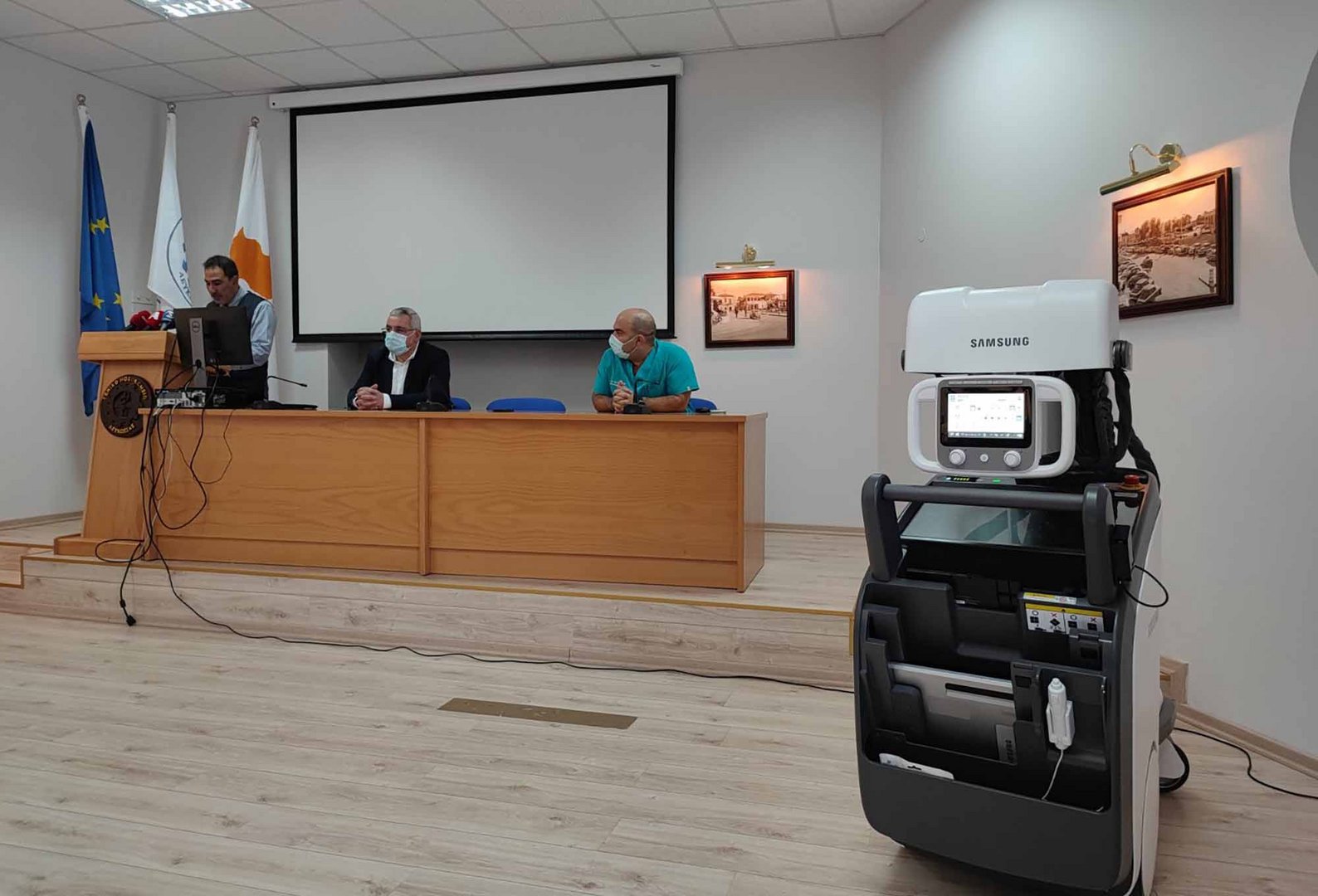 image New mobile X-ray machines for public hospitals