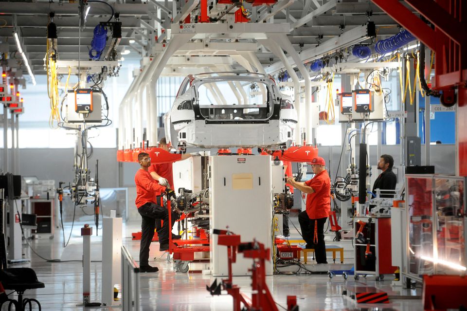 image Tesla employees in Germany plan works council