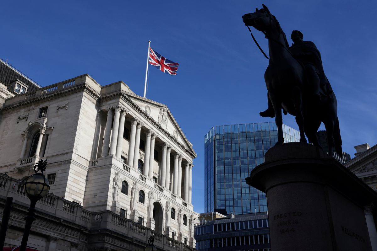 image UK business survey &#8216;gives green light&#8217; for rate rise -IHS Markit