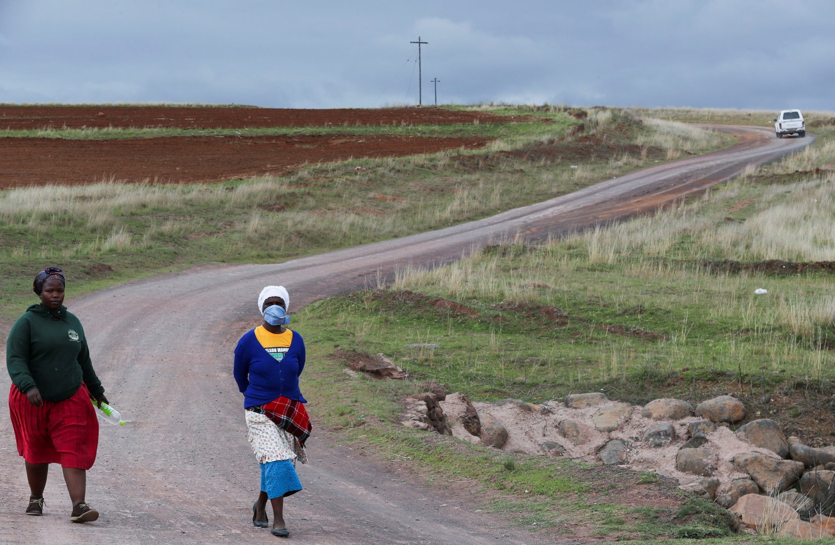 image S.Africa sees rise in reinfections from Omicron, mild symptoms