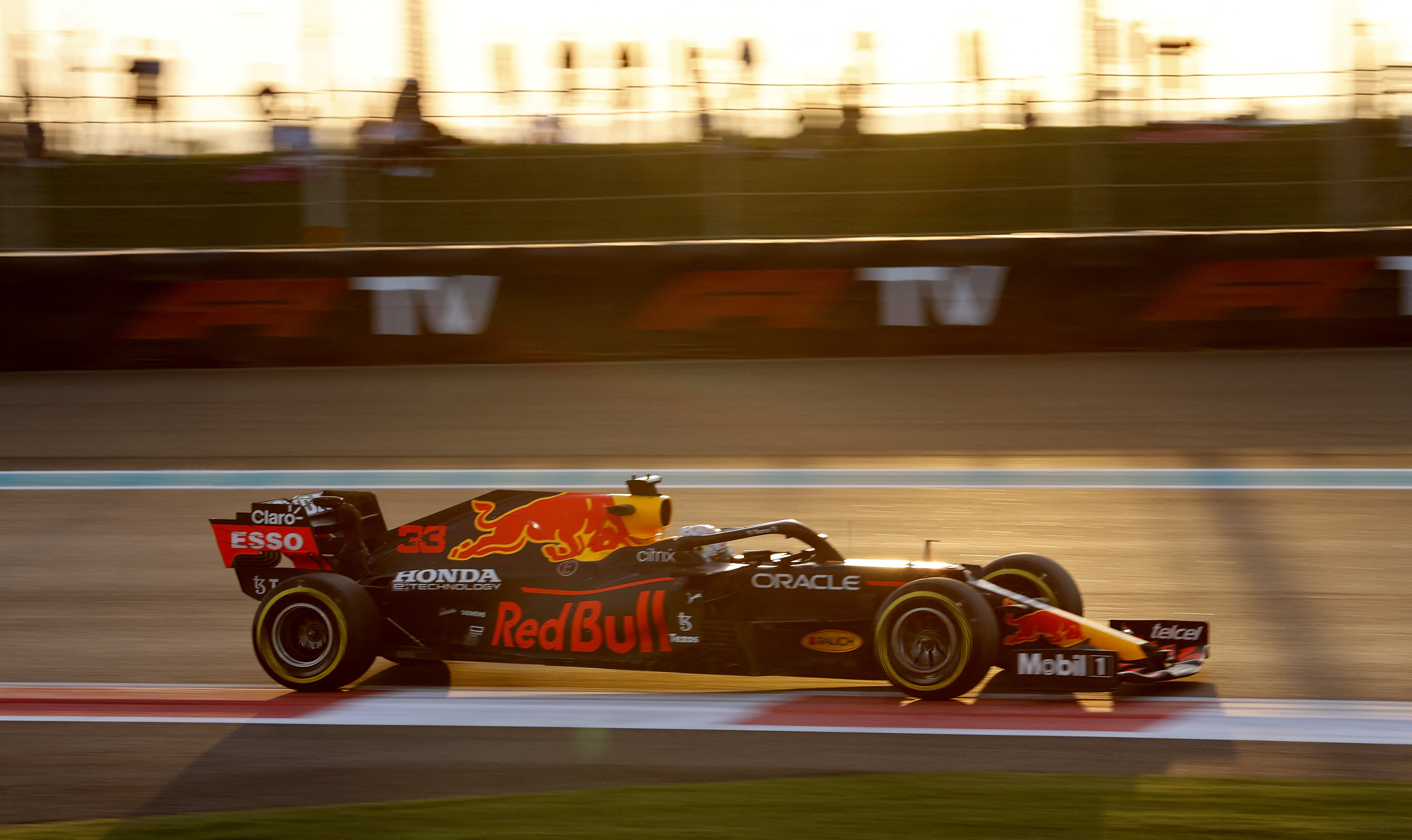 image Verstappen beats Hamilton to pole in Abu Dhabi decider