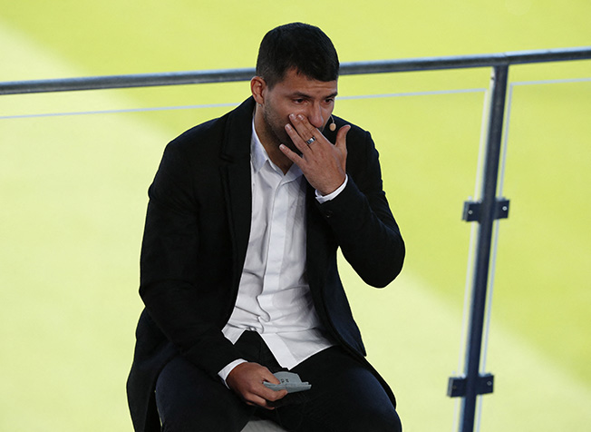 image Tearful Aguero announces retirement due to heart condition