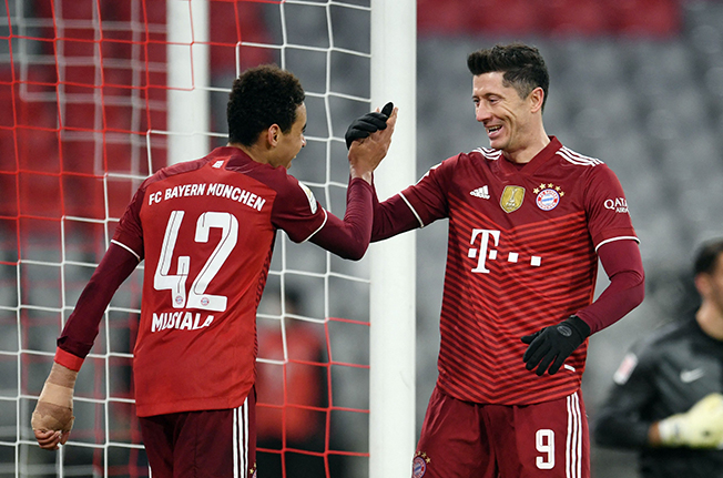 image Lewandowski breaks Muller&#8217;s Bundesliga goal record