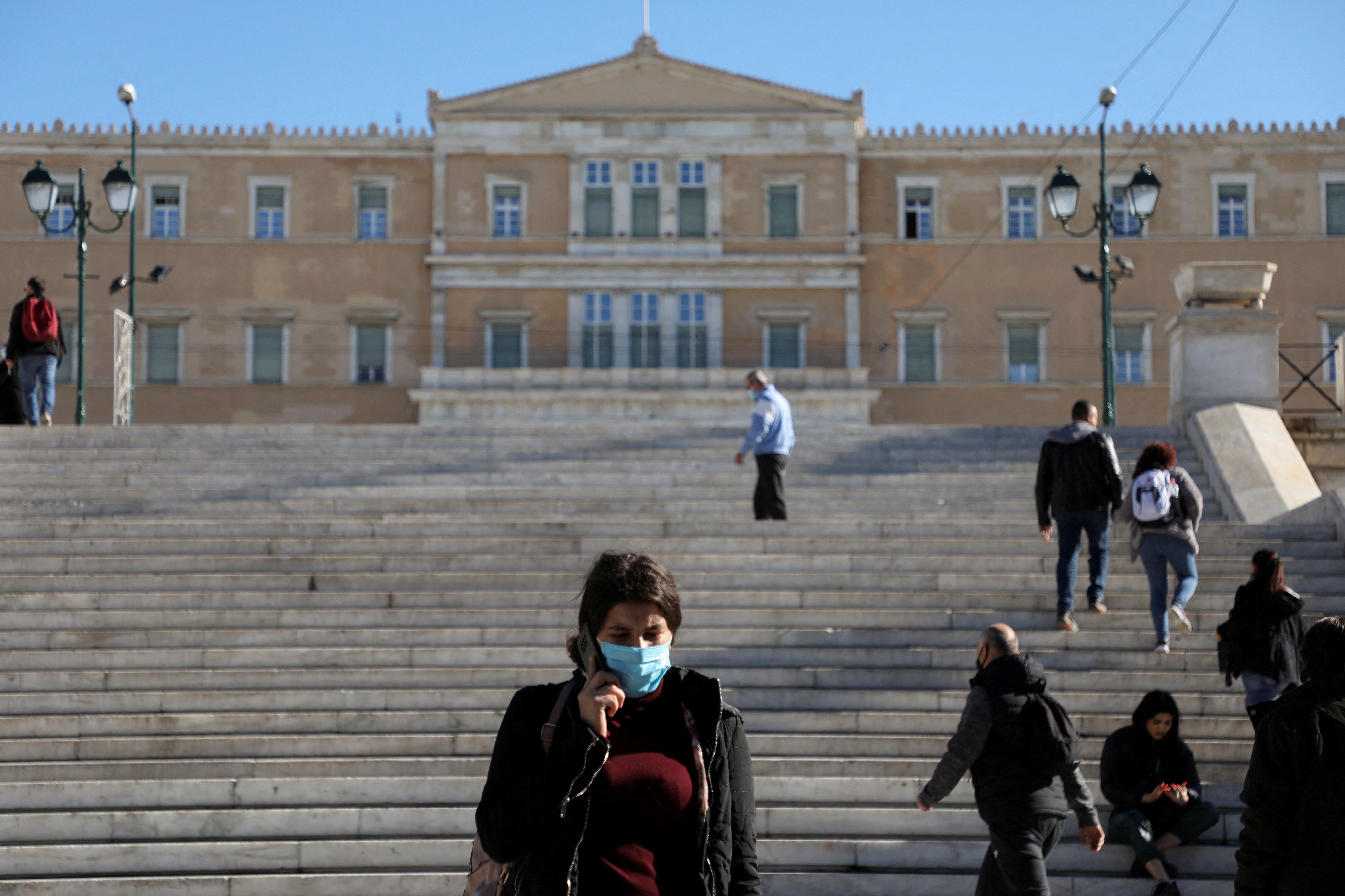 image Greece allows music in bars and restaurants again