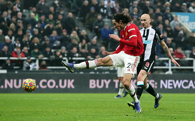 image Cavani strikes as Man United scrape draw at Newcastle