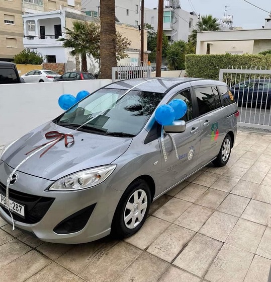 aut car with bows