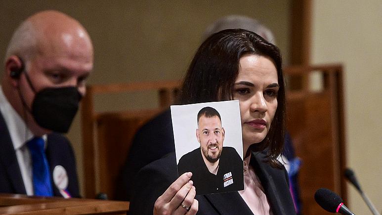 image Belarus jails opposition leader&#8217;s husband for 18 years
