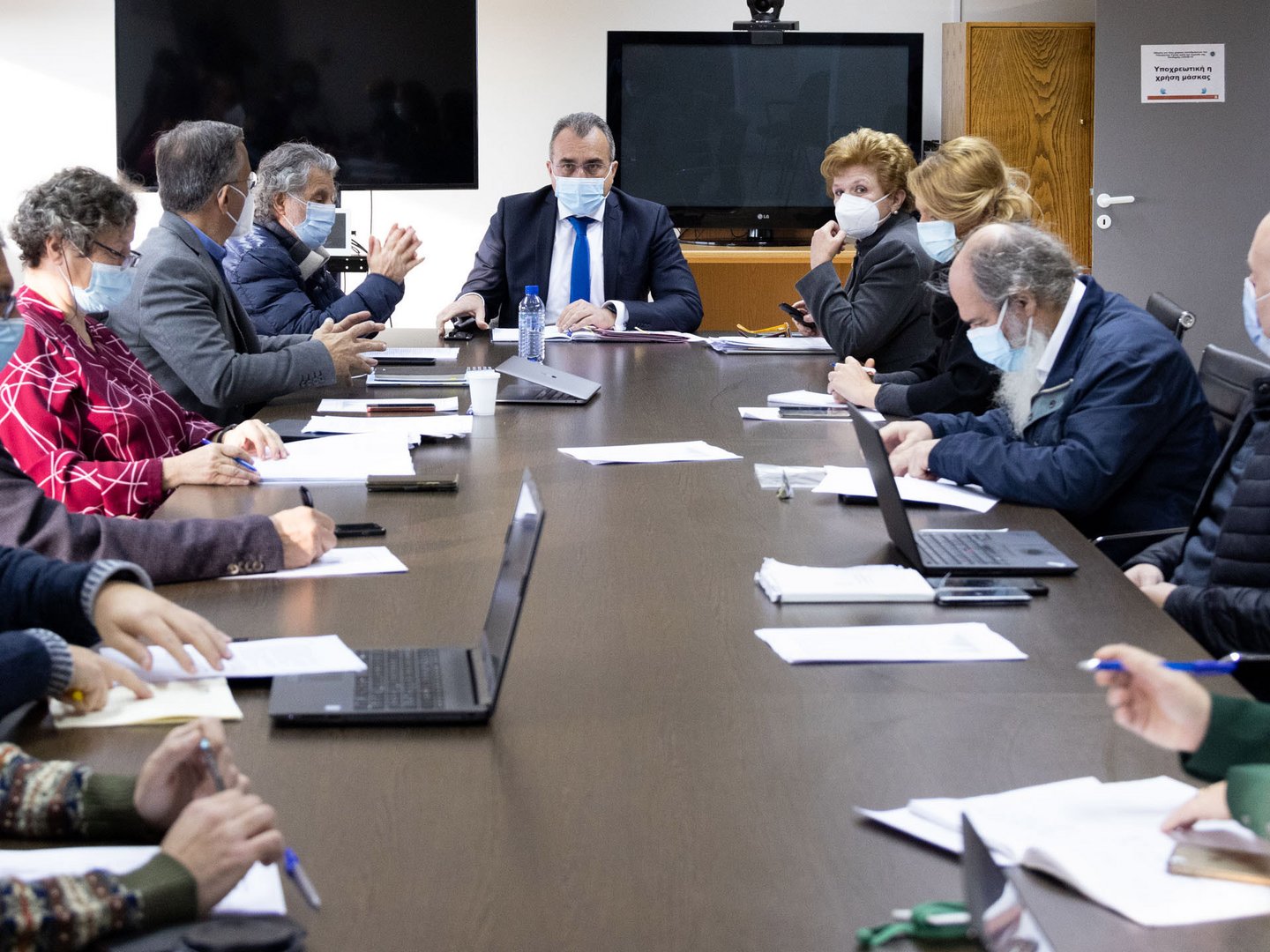 image Coronavirus: Minister, experts assess situation as infections surge