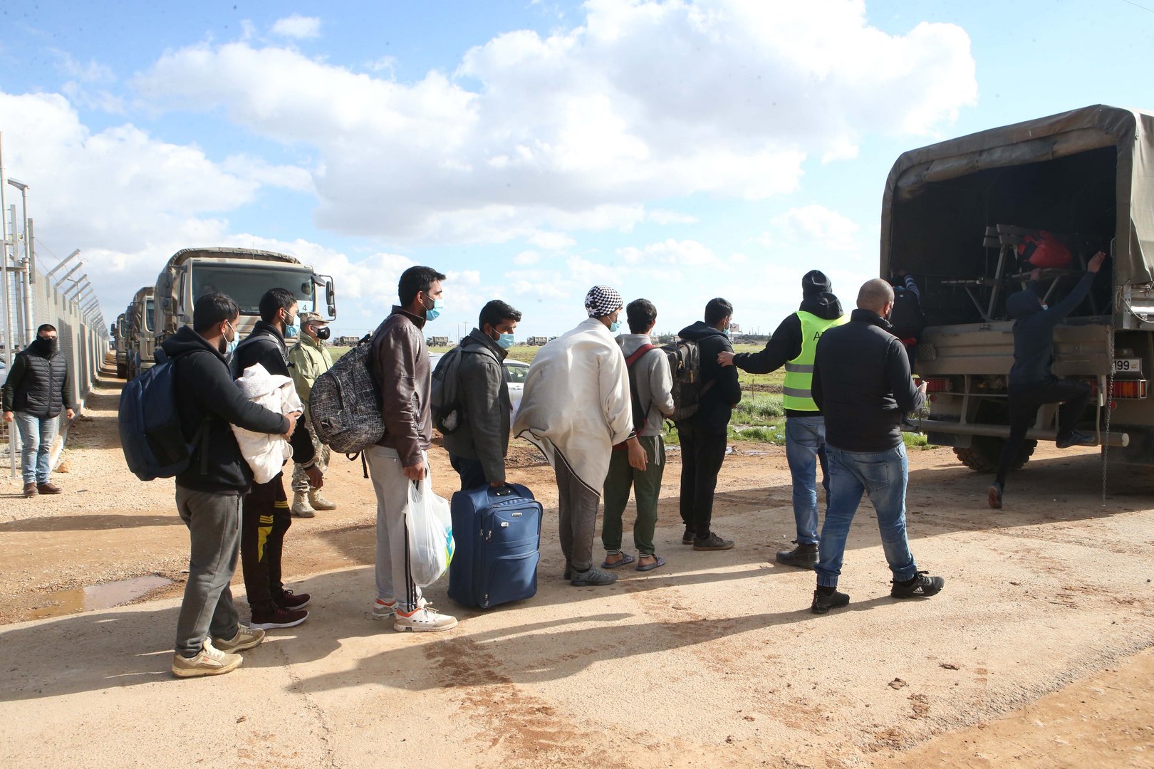 image Coronavirus: 600 migrants moved out of Pournara after Covid outbreak (updated, video)