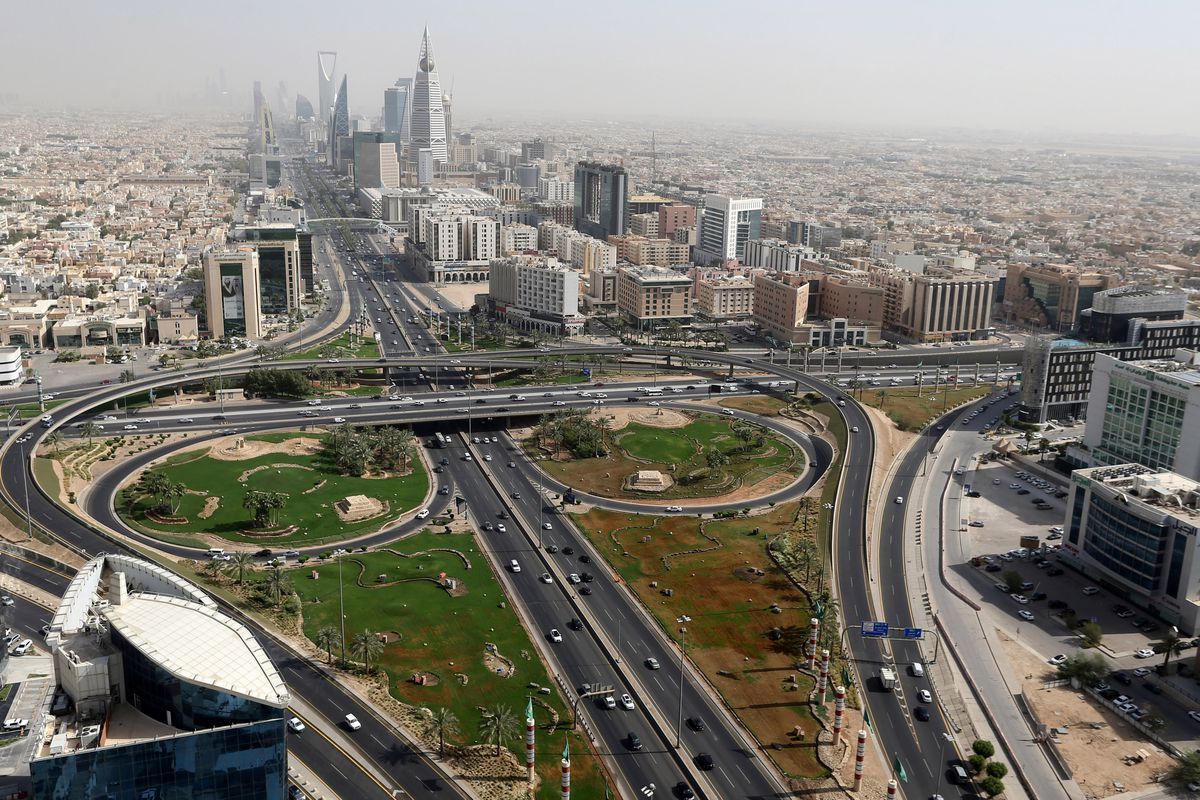 image Saudi Arabia expects 2022 budget surplus after years of deficit