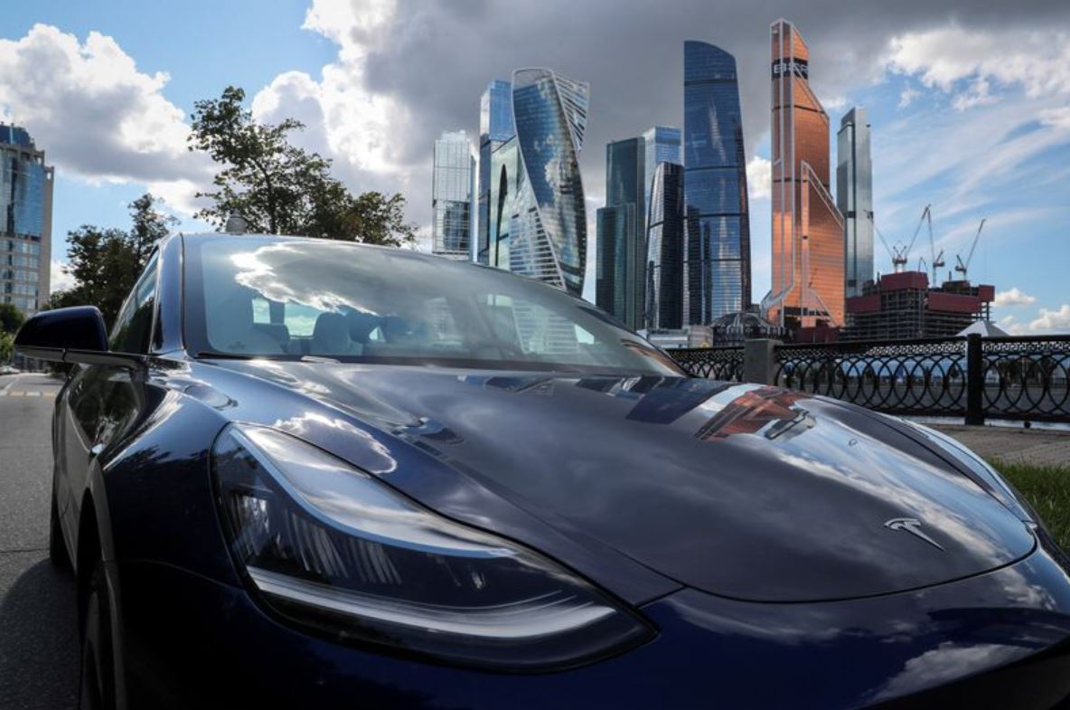 image Paris taxi firm suspends use of Tesla cars after fatal accident