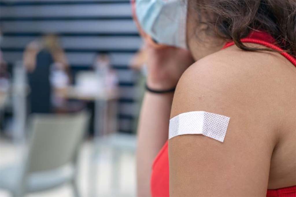 image Coronavirus: Cabinet approves use of new bivalent jab
