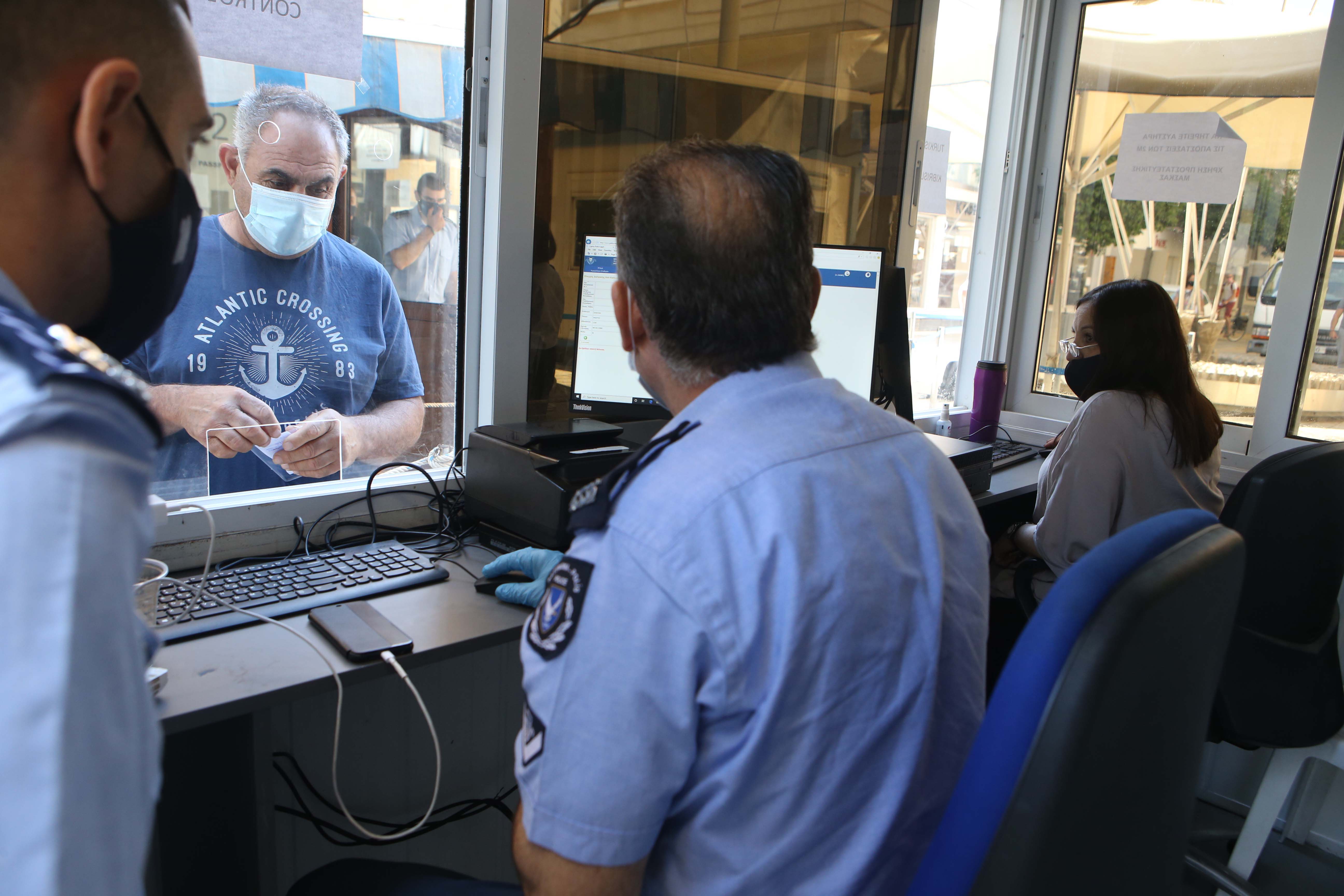 image Coronavirus: Tweak to testing rules at crossings
