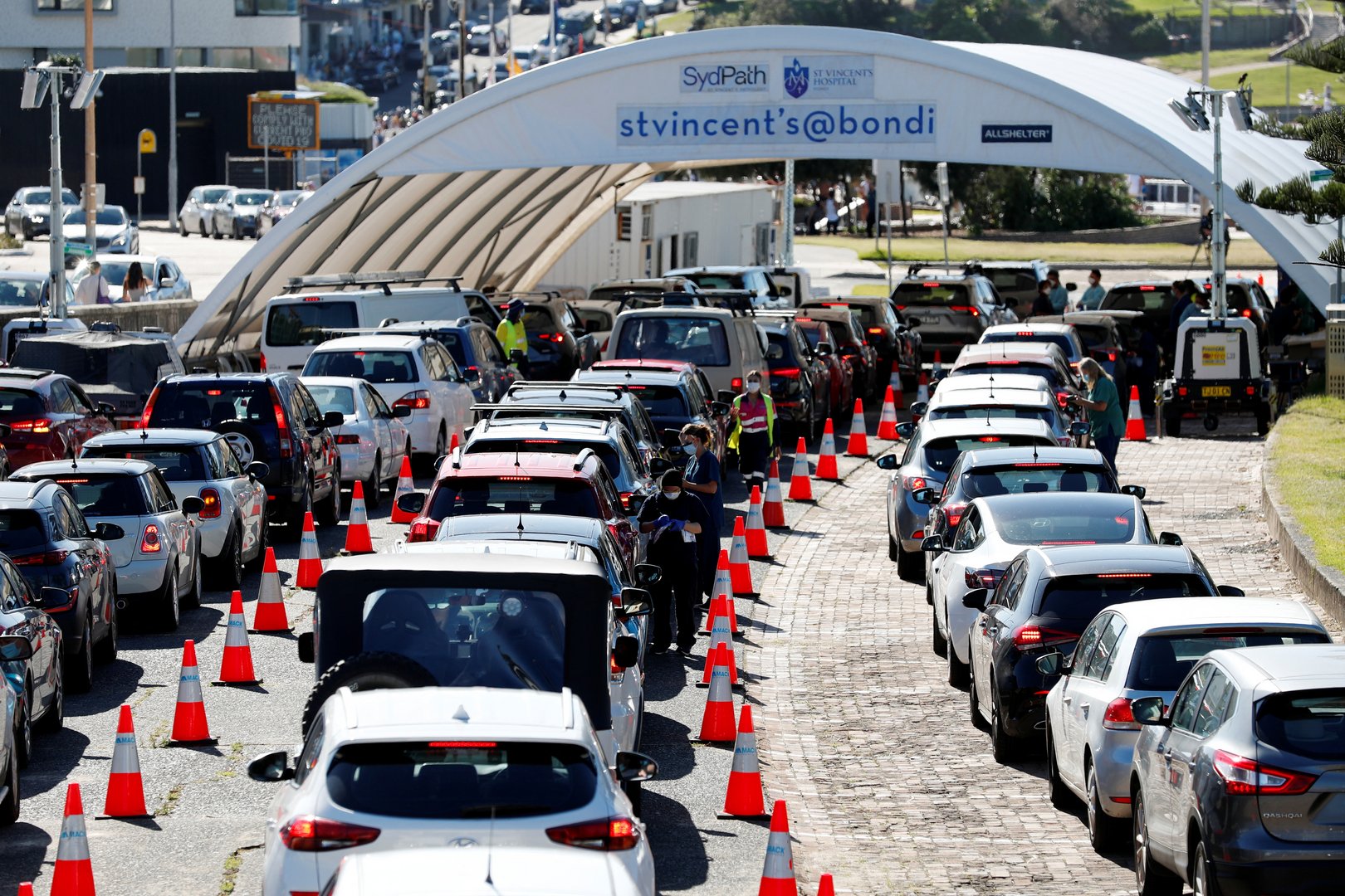 image Australia Covid-19 cases surge, overloading testing system